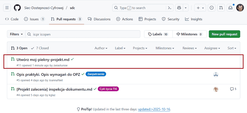 Na karcie Pull requesty zaznaczone nowe żądanie scalenia.
